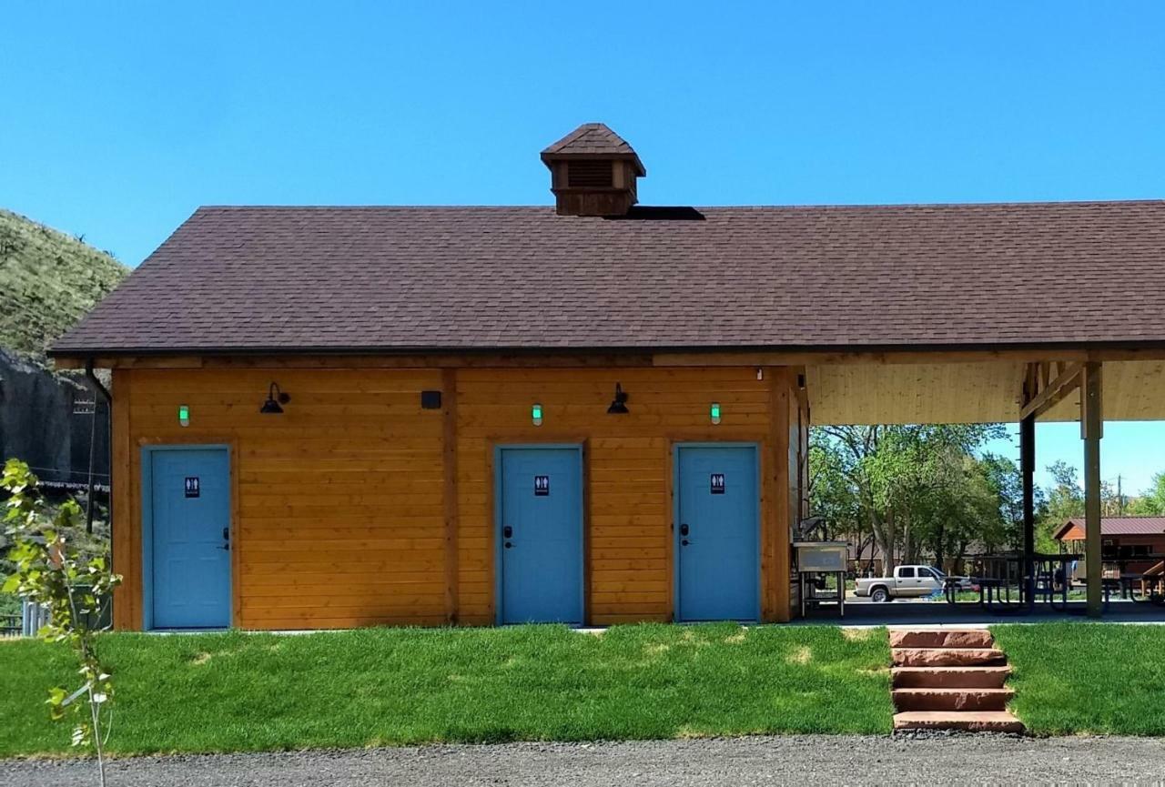 Castle Gate Rv Park Hotel Helper Екстериор снимка