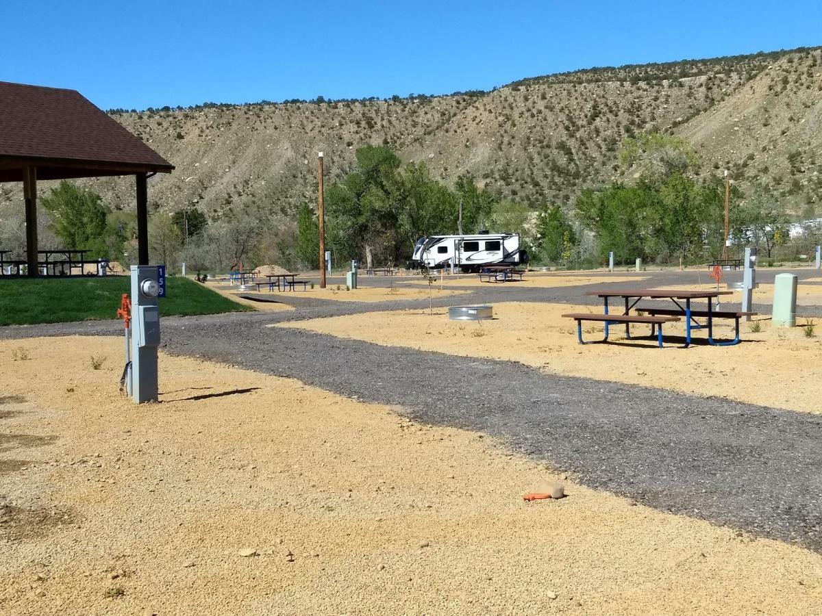 Castle Gate Rv Park Hotel Helper Екстериор снимка